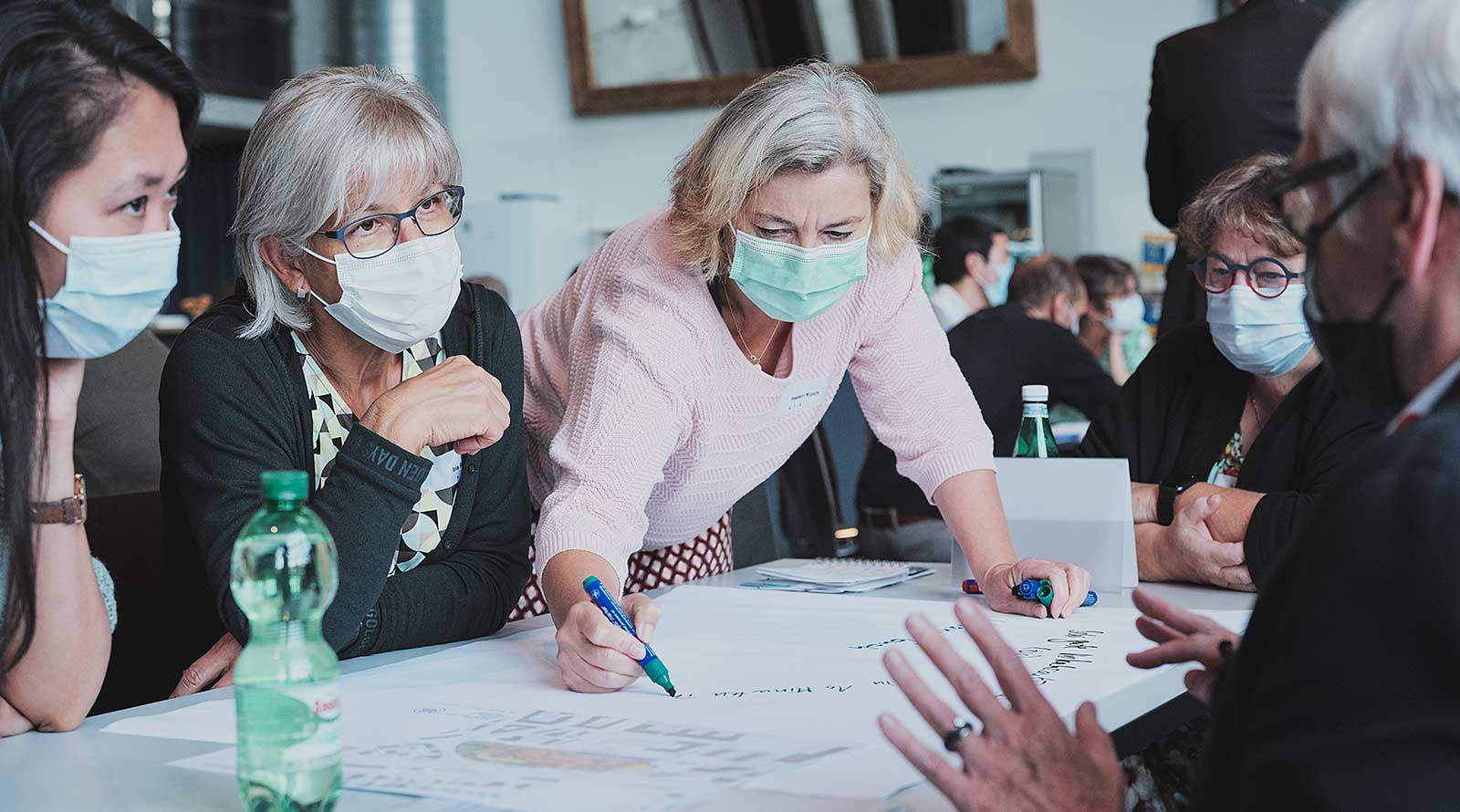 Eindrücke von den Dialogveranstaltungen «Felsenrain: neu - gewohnt», die mit der Methode «World-Café» gestaltet wurden.