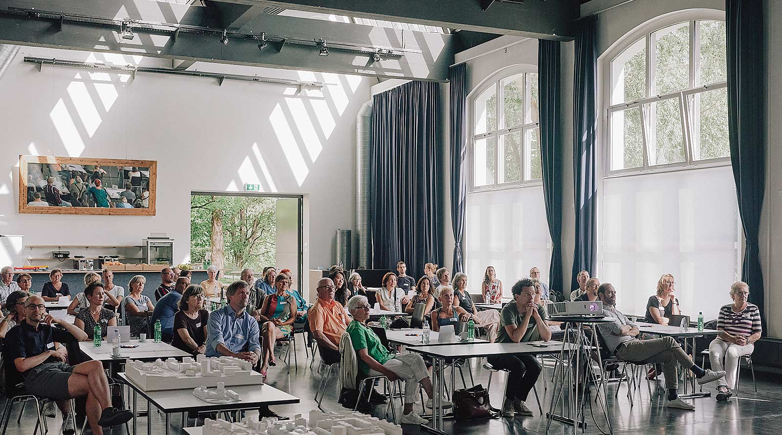 Eindrücke von den Dialogveranstaltungen «Felsenrain: neu - gewohnt», die mit der Methode «World-Café» gestaltet wurden.