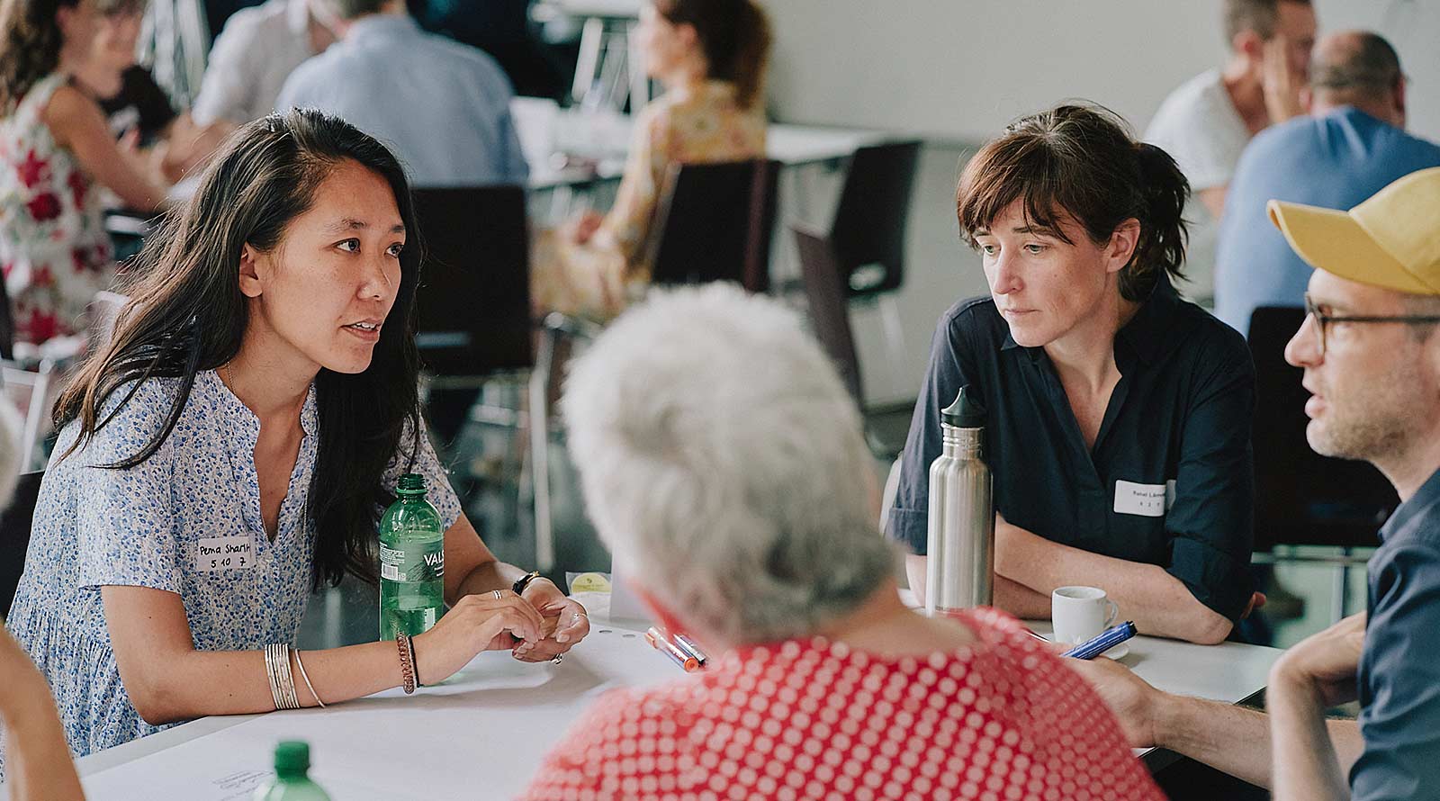 Eindrücke von den Dialogveranstaltungen «Felsenrain: neu - gewohnt», die mit der Methode «World-Café» gestaltet wurden.