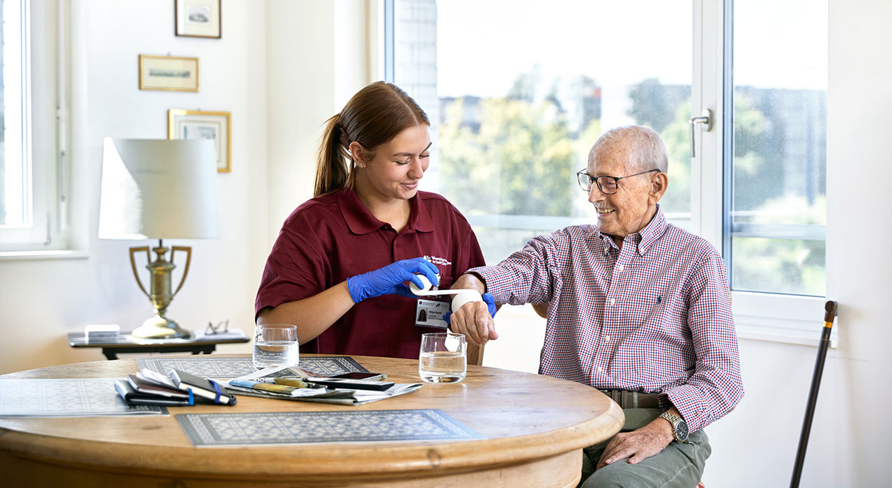 Die Spitex Zürich SAW mit 84 Mitarbeitenden hat die frühere Siedlungsschwester abgelöst. Bild: sarakellerphotography