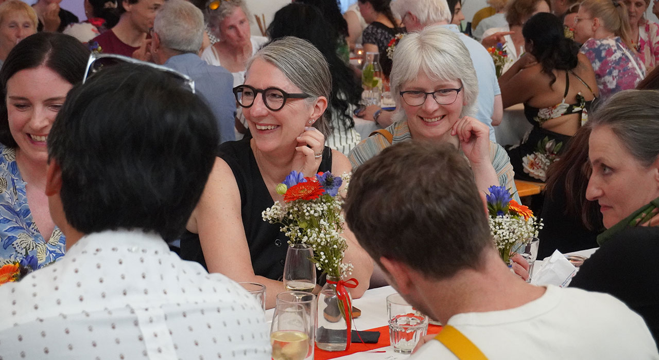 Die Mitarbeitenden der SAW genossen das Beisammensein am Jubiläums-Personalfest …