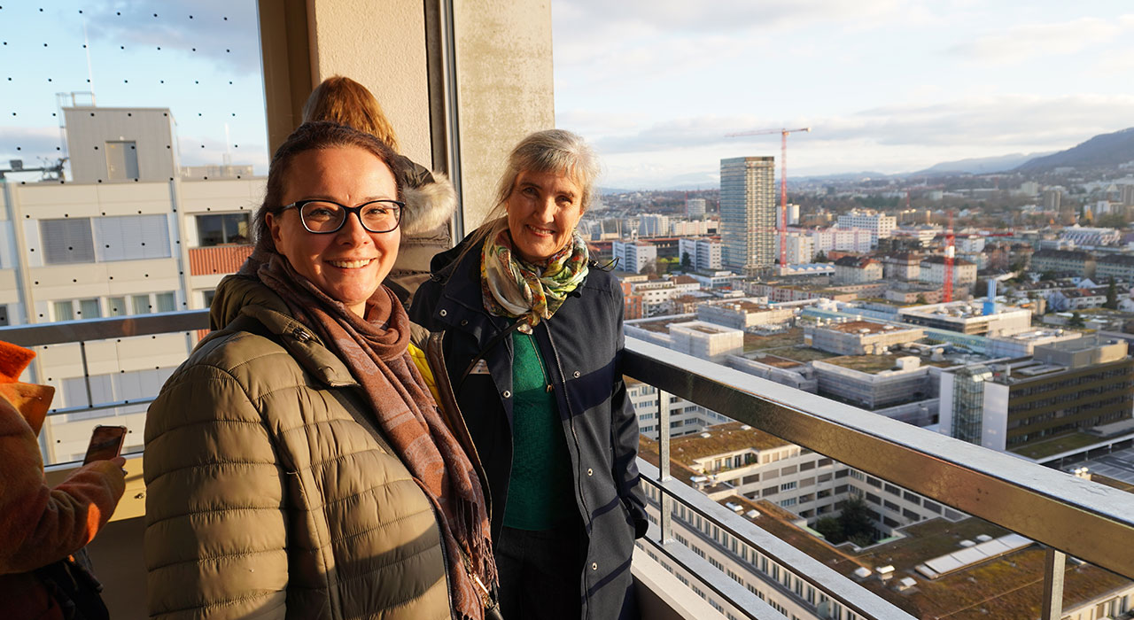 Zu den Gästen zählten unter anderem Andrea Wieland und Sonja Anders von der Stiftung Familienwohnungen (v.l.n.r.) ... 