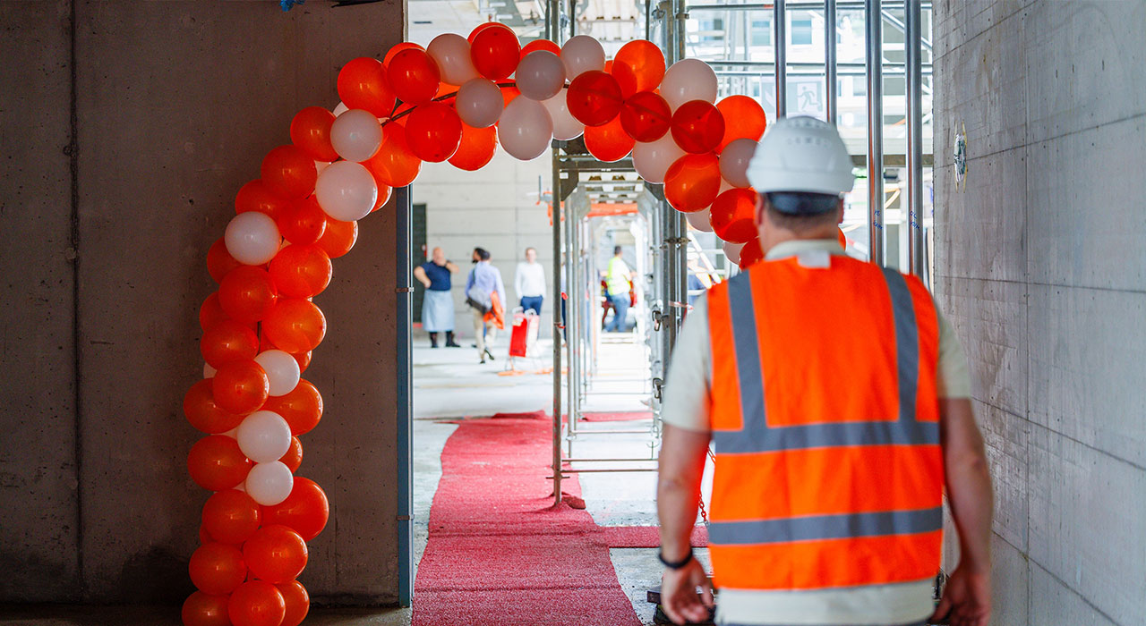 Auch im Manegghof wurde Aufrichte gefeiert. Bild: Losinger Marazzi