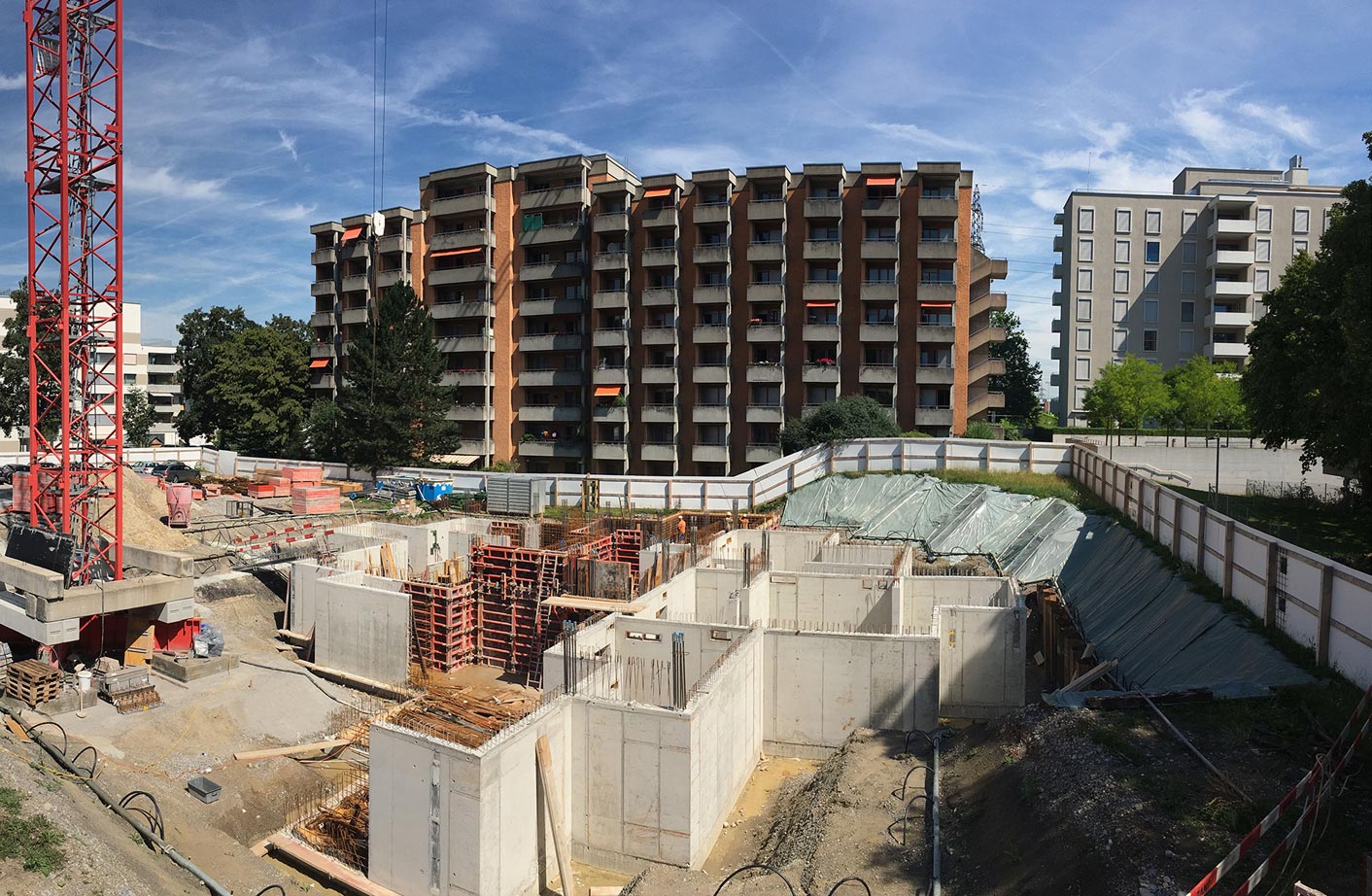 Helen Keller: Erst wenn der Neubau steht, wird die alte Siedlung (im Bildhintergrund) abgerissen