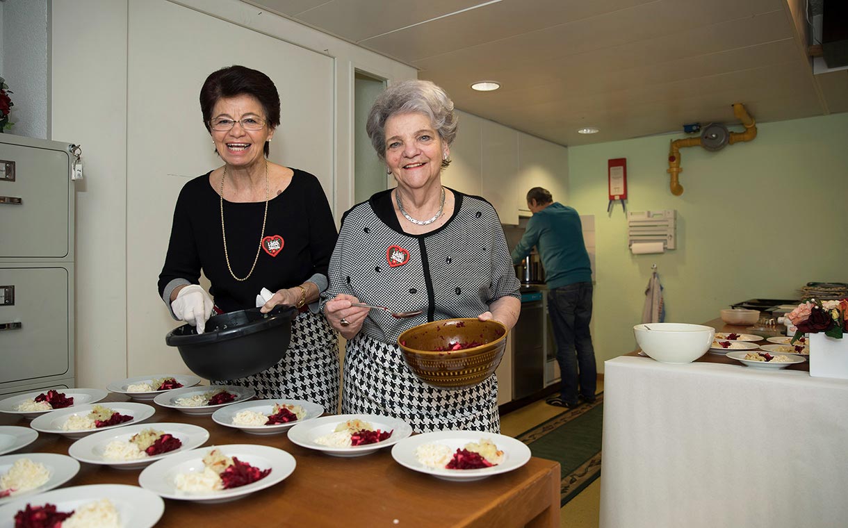 Initiierten die Tavolata in der Siedlung Letten: Renata Feiner und Margrit Huonder