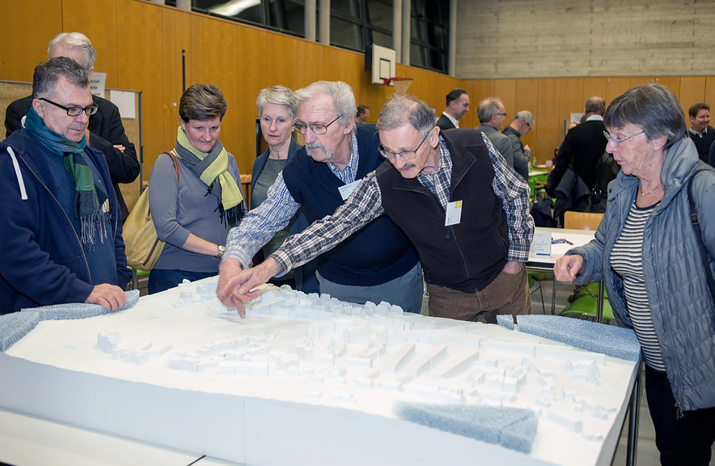 Beim Mitwirkungsverfahren Grünwald diskutierte die Bevölkerung mit den Planern über die Quartiergestaltung.