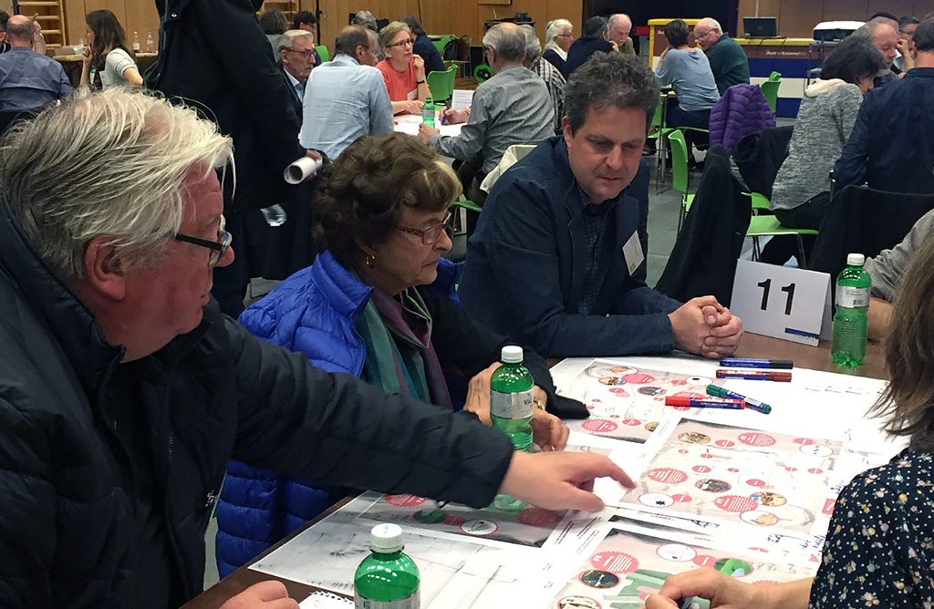Beim Mitwirkungsverfahren Grünwald diskutierte die Bevölkerung mit den Planern über die Quartiergestaltung.