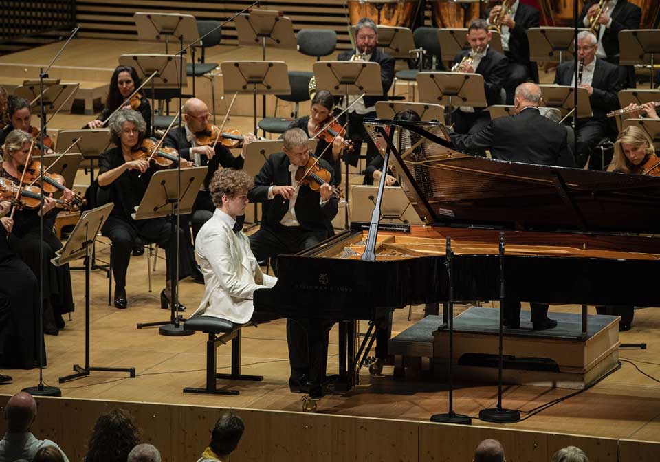 SAW-Mieter*innen kamen in den Genuss des Orpheum-Konzerts mit Szymon Nehring (Klavier) in der Tonhalle Maag. Foto: zVg.