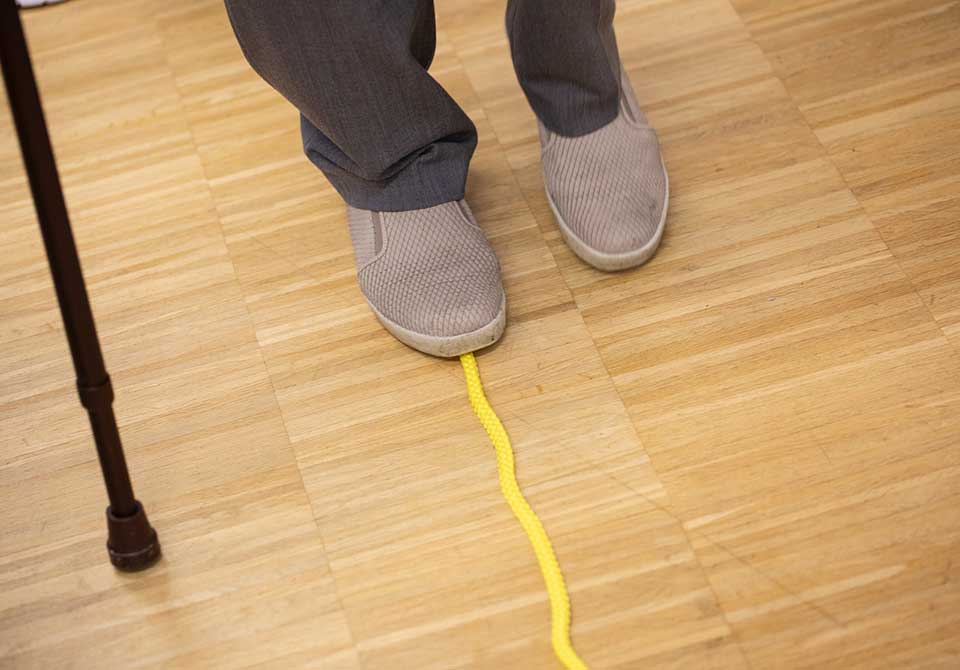 Auch die Übungen im «agil&mobil»-Training können helfen, das Sturzrisiko zu mindern. Foto: Dominique Meienberg.