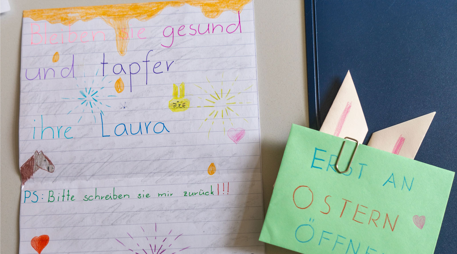 Schülerinnen und Schüler der 4. Klasse im Schulhaus Hutten schrieben den Mieterinnen und Mietern der Siedlung Schaffhauserplatz Briefe. Schülerinnen und Schüler der 4. Klasse im Schulhaus Hutten schrieben den Mieterinnen und Mietern der Siedlung Schaffhauserplatz Briefe.