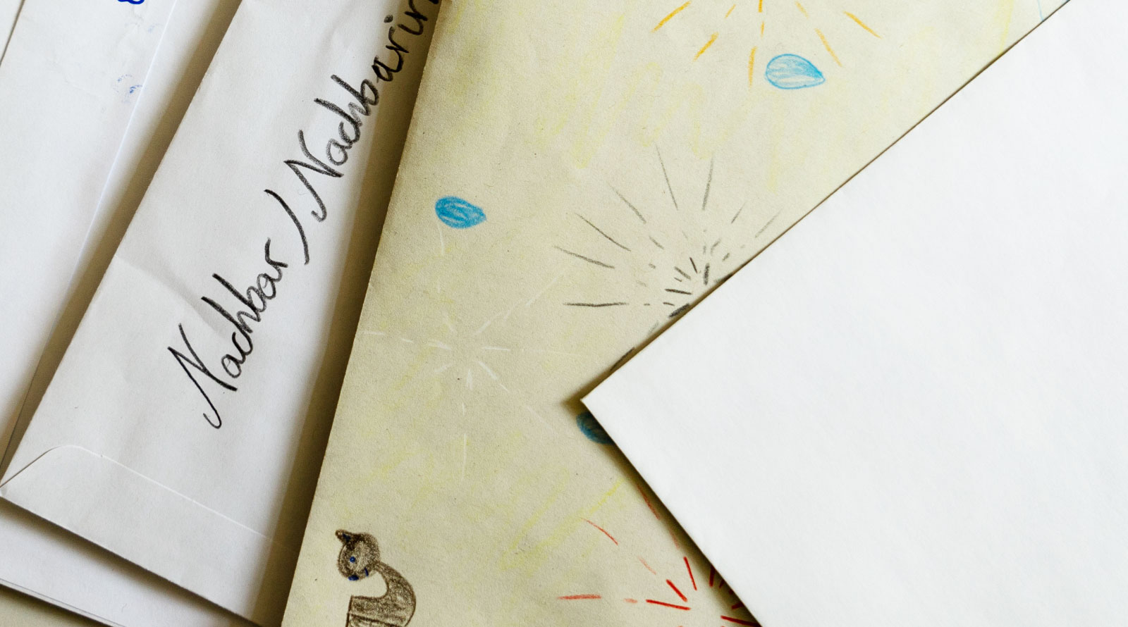 Schülerinnen und Schüler der 4. Klasse im Schulhaus Hutten schrieben den Mieterinnen und Mietern der Siedlung Schaffhauserplatz Briefe. Schülerinnen und Schüler der 4. Klasse im Schulhaus Hutten schrieben den Mieterinnen und Mietern der Siedlung Schaffhauserplatz Briefe.