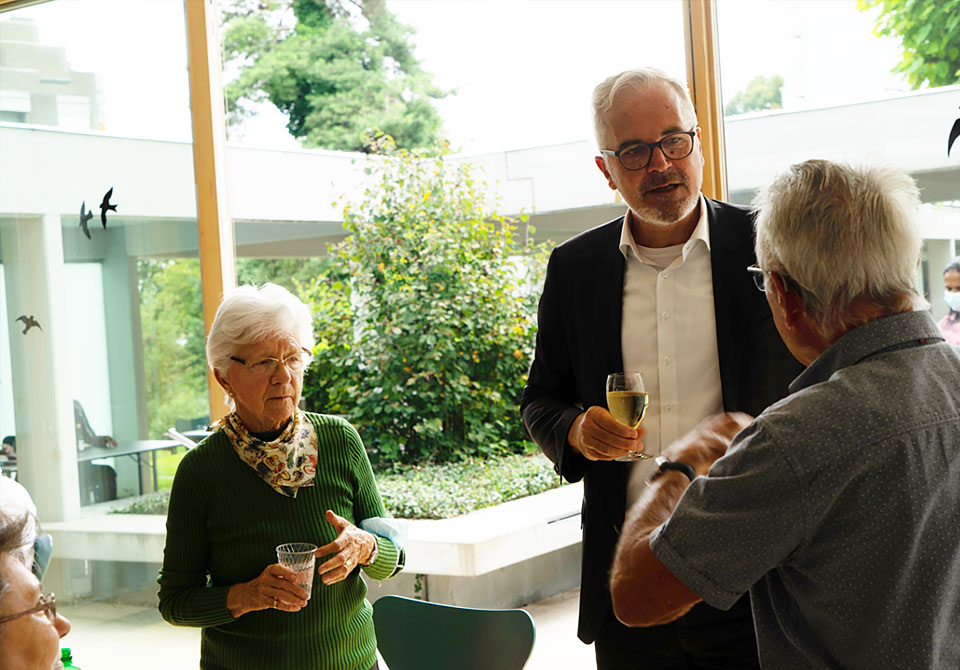 Das Virus machte erfinderisch und gemeinsame Aktivitäten möglich: Siedlungsanlässe und gemeinsame Essen im Freien, Garten- und Balkon-Konzerte.