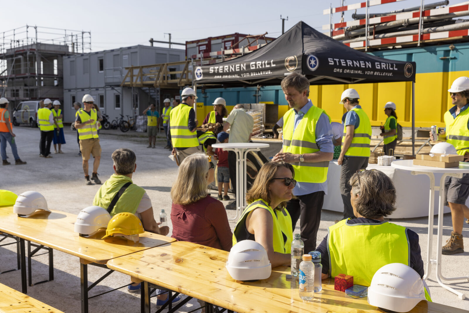 Zum Abschluss gibt es für alle Beteiligten einen kleinen Apero (Foto: Niklaus Spoerri).