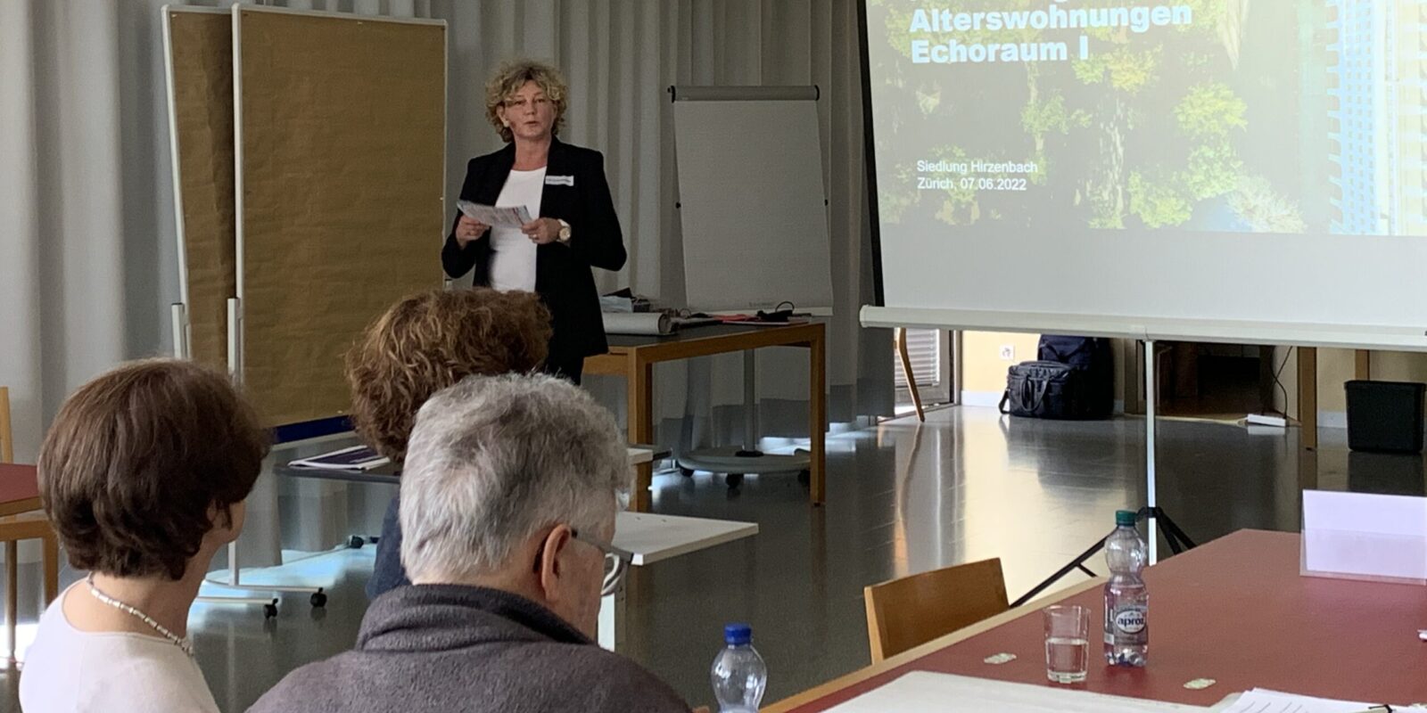 Echogruppe NZA 2 Britta von Wurstemberger von Frischer Wind erklärt das Vorgehen.